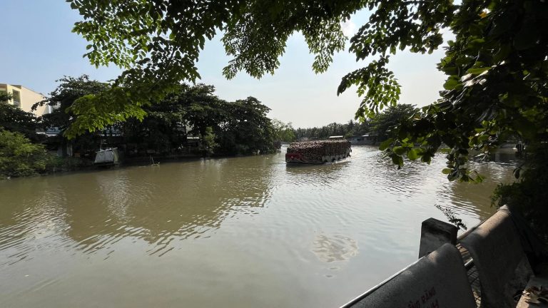 Life beside the canal